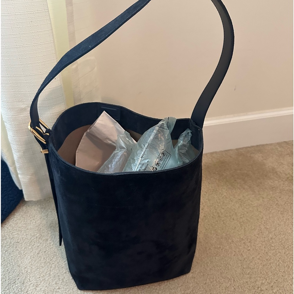 Madewell The Essential Bucket Tote